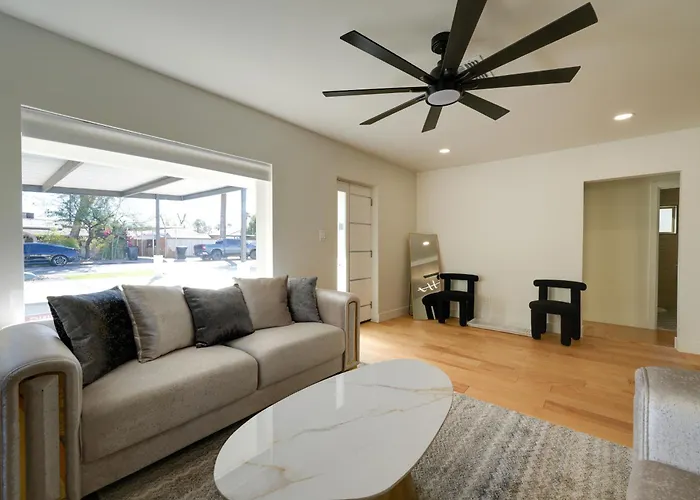 Holiday home 3 Mi To Dtwn! Family & Pet-friendly Gem In