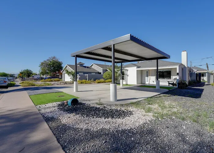 Holiday home 3 Mi To Dtwn! Family & Pet-friendly Gem In